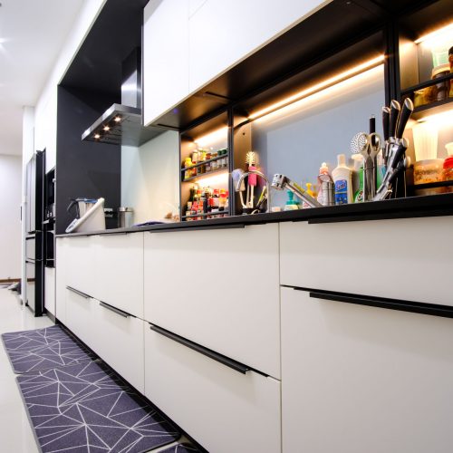 Tủ bếp Alustil chữ i phong cách hiện đại cho căn hộ chung cư