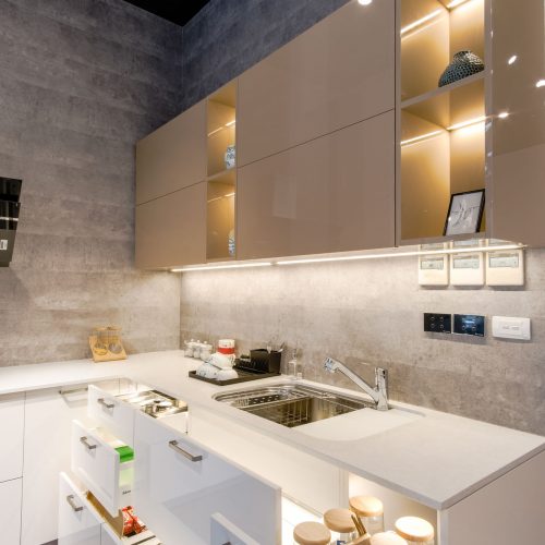 Tủ bếp chữ L thiết kế thông minh tối ưu công năng sử dụng